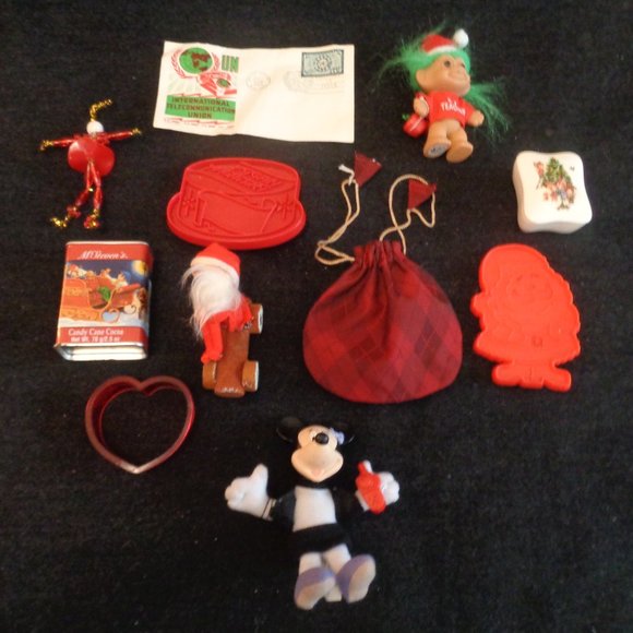 RETRO MINNIE TROLL DOLLS DODAYS CHRISTMAS COOKIE CUTTERS ETC LOT - Picture 1 of 8